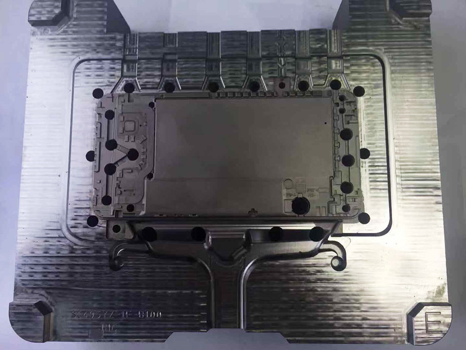 華為手機(jī)殼模具