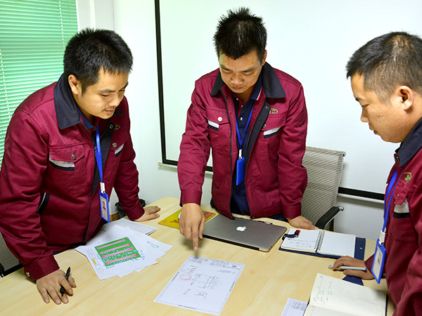 設計塑料成型模具包含三個步驟